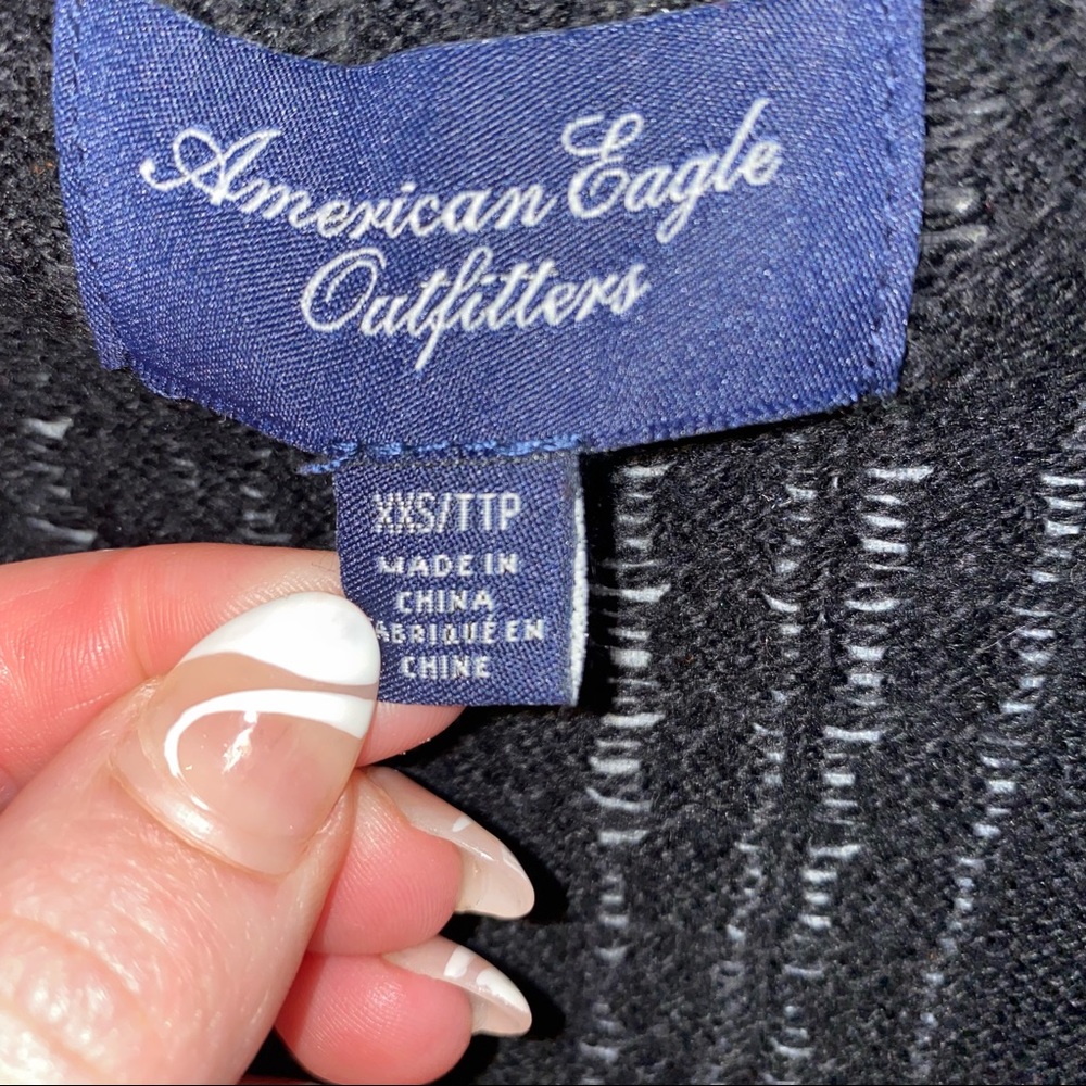 AEO long-sleeved cable knit sweater in black - Picture 3 of 5